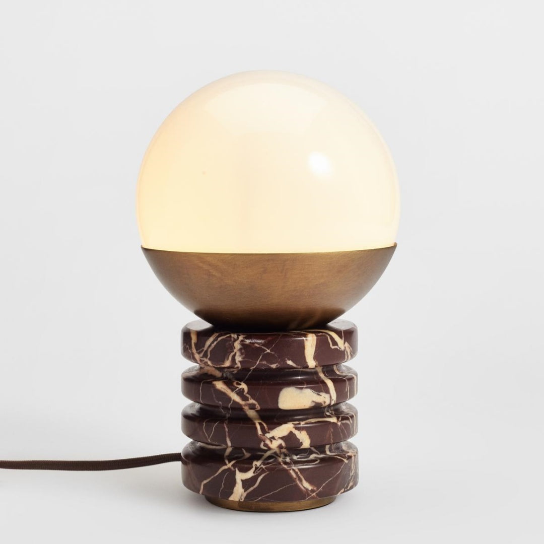 Lampe de table en marbre calcite avec abat-jour en opale