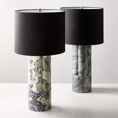 Lampe de table en marbre Calacatta avec abat-jour noir